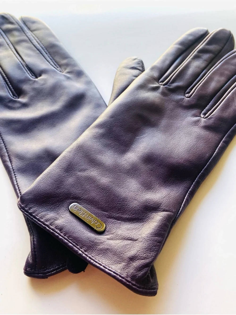 Calvin Klein Women’s Touchscreen Gloves: phone -friendly, never worn, Plum